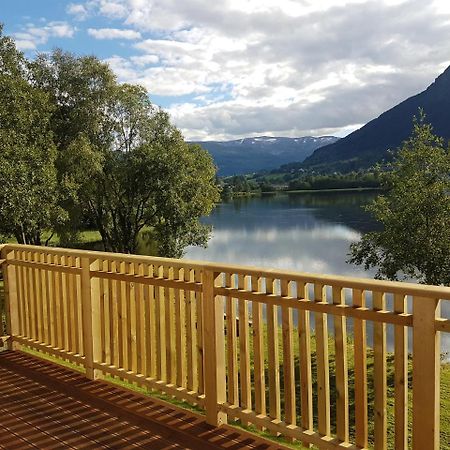 At The Lakeside - Villa Skulestadmo Екстер'єр фото